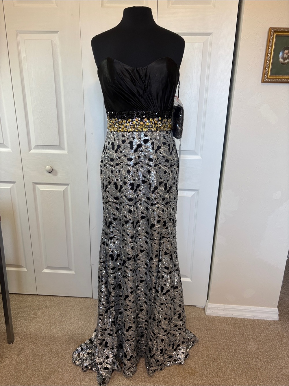 NWT ALYCE Black Label Strapless Sequined Evening Gown - Size 10.